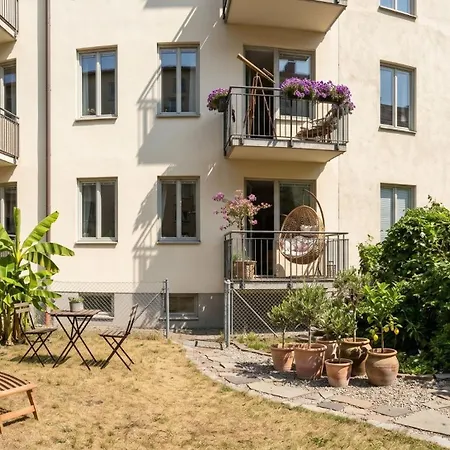 Charming Parisian With Garden View Apartmán *