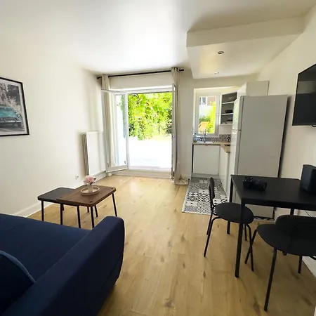 Charming Parisian With Garden View * باريس